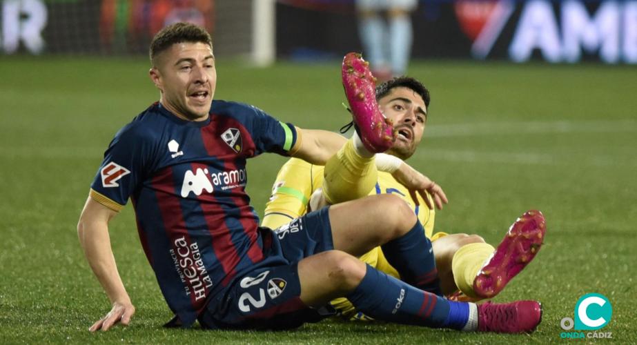 Sergio Ortuño y Portillo en una acción del encuentro (Foto: La Liga)