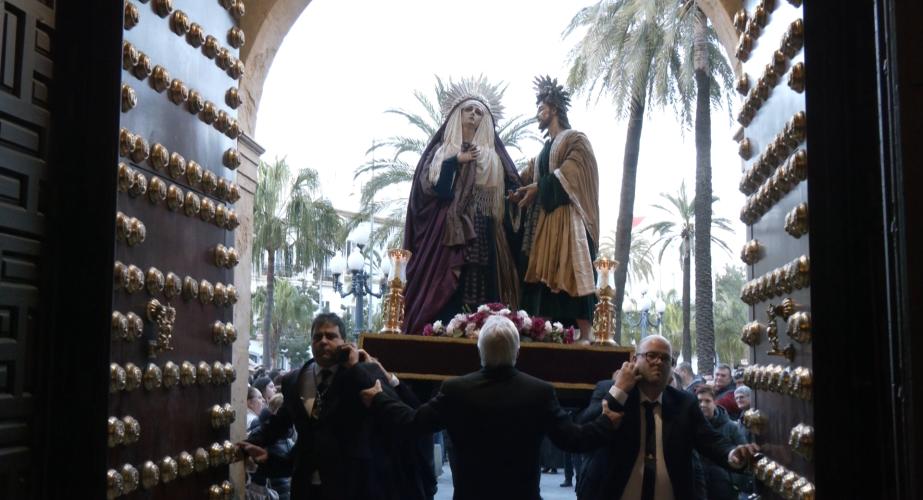 Este sábado se han iniciado los traslados de las cofradías de Santa Cruz