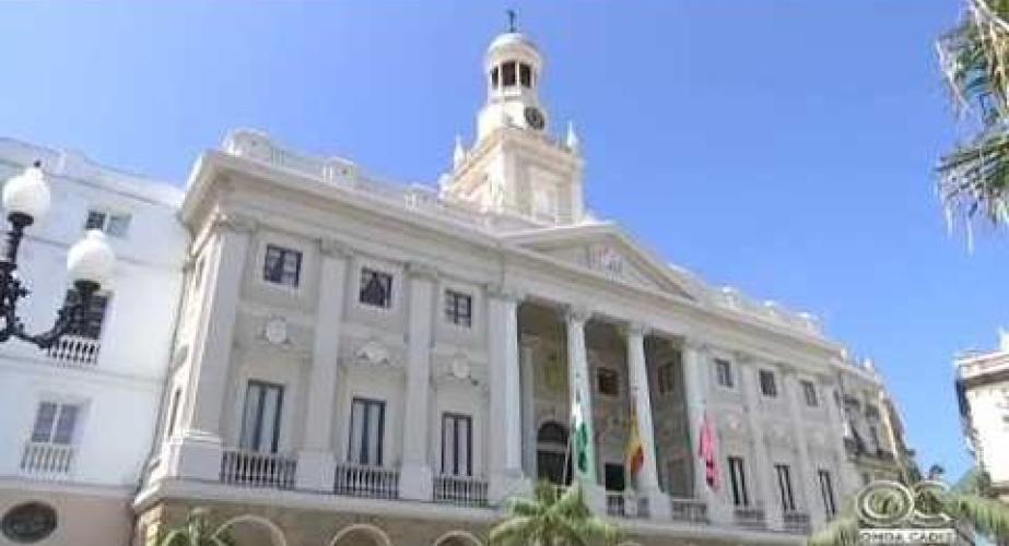 Una imagen de la fachada del Ayuntamiento de Cádiz.