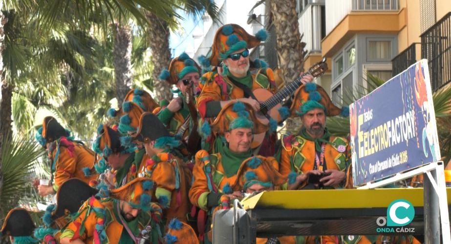 Coro en las calles de Cádiz