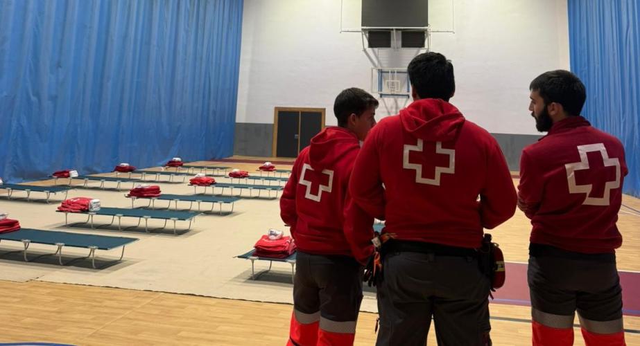 La organización ha distribuido cerca de 200 camas en distintos puntos de las localidades afectadas