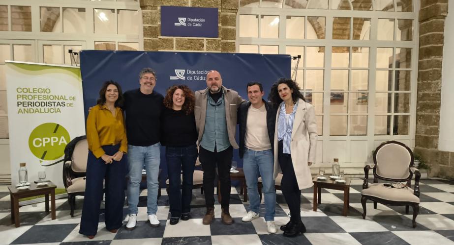 Los invitados al foro antes de comenzar la cita