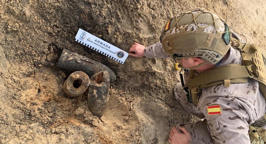 Un artificiero en el lugar del hallazgo