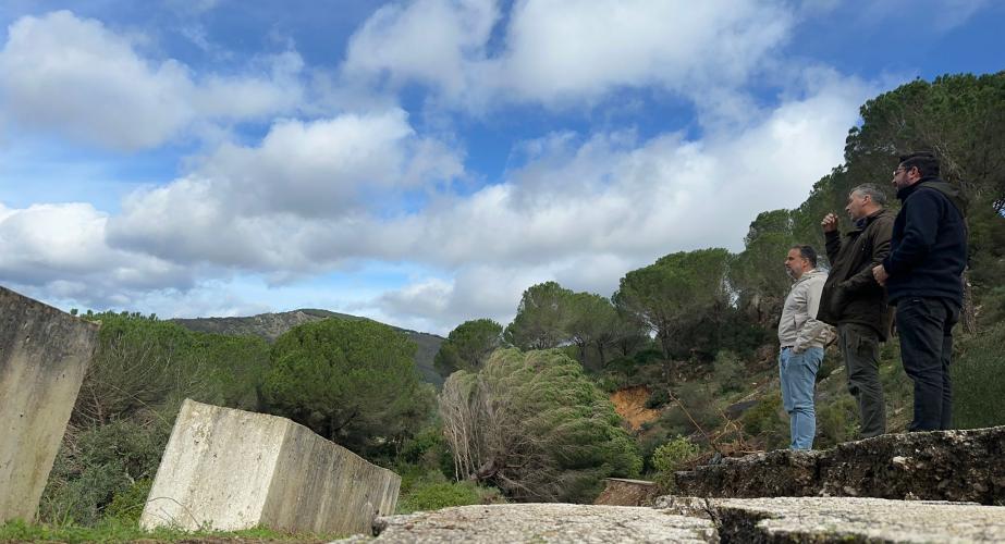Rodríguez, Fran Gómez y Ramón Galán, en la visita a Jimena