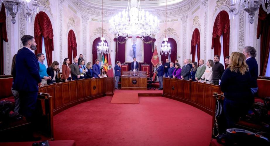 Minuito de silencio antes del comienzo de la sesión plenaria