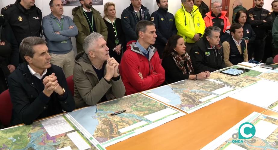 Pedro Sánchez, desde el puesto de mando avanzado de San Roque.