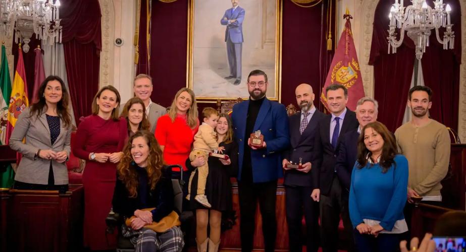Foto final tras el acto de todos los protagonistas