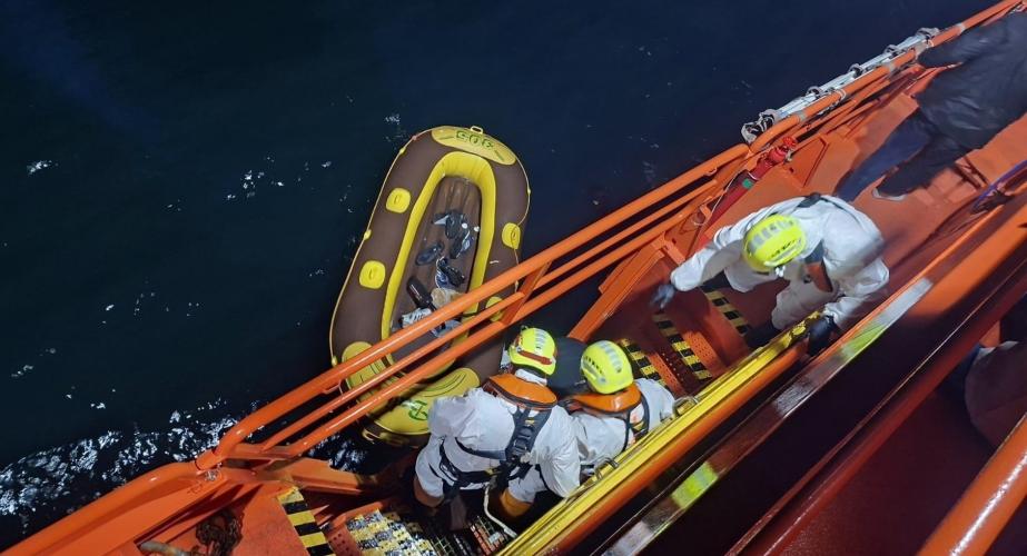 Momento del salvamento en aguias gaditanas