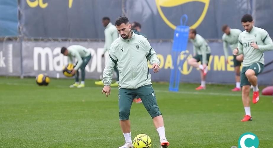El gaditano en la sesión desarrollada en la Ciudad Deportiva Bahía de Cádiz (Foto: Cádiz CF)