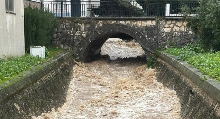 Paso del río Ubrique por esta misma localidad de la sierra de Cádiz