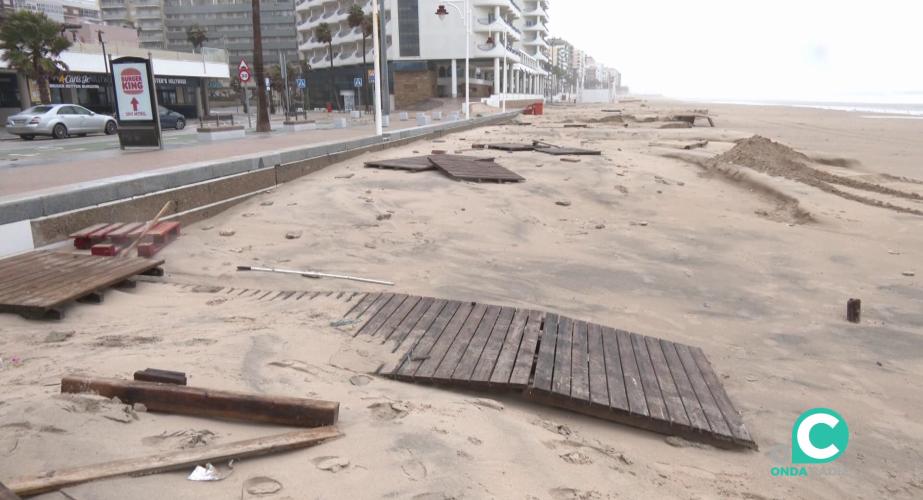 Consecuencias de los efectos producidos en la playa de la capital gaditana