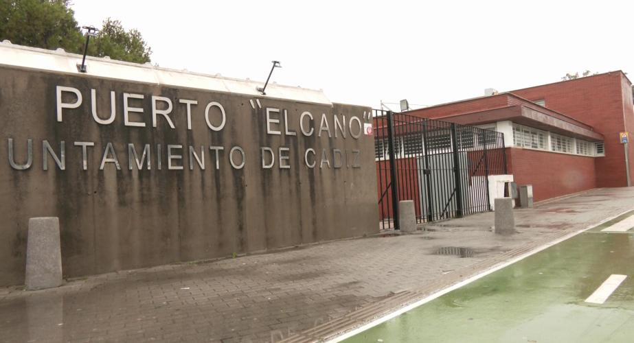 Entrada en las instalaciones deportivas de Elcano cerradas este jueves