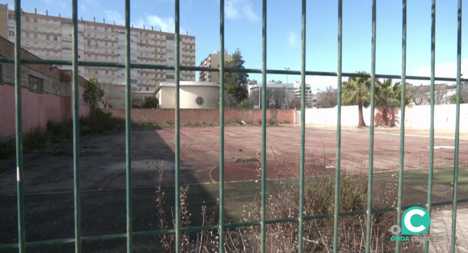 Imagen de la antigua pista deportiva junto a la iglesia San Vicente de Paul