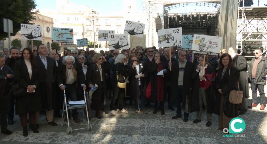 La concentración se ha efectuado este viernes en la capital gaditana