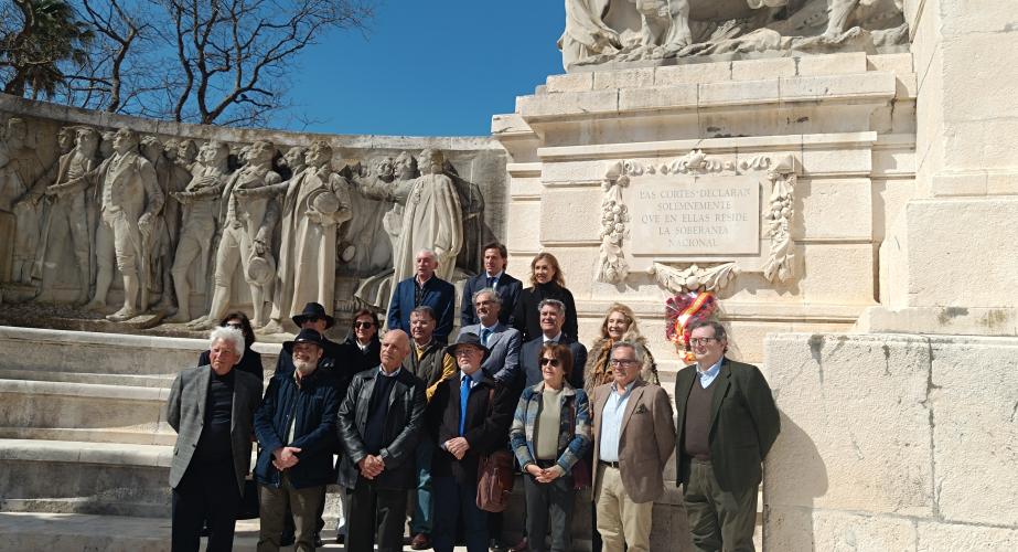 Ofrenda floral en el Monumento a las Cortes de Cádiz. 