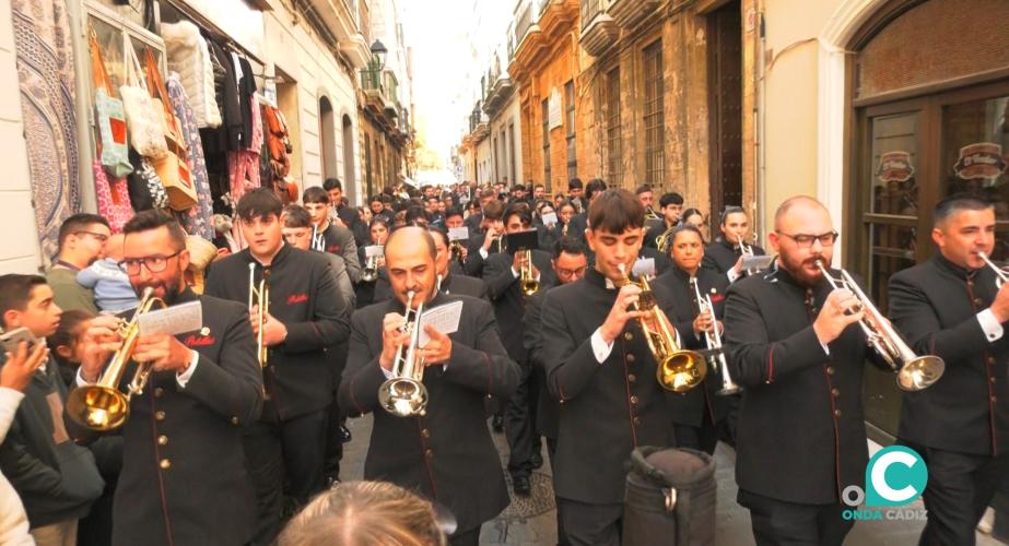 Imagen de la Agrupación Musical Polillas por la calle Veedor 