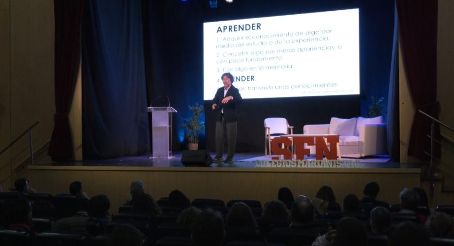 El colegio San Felipe Neri celebra un encuentro educativo dedicado a la gestión emocional en adolescentes.