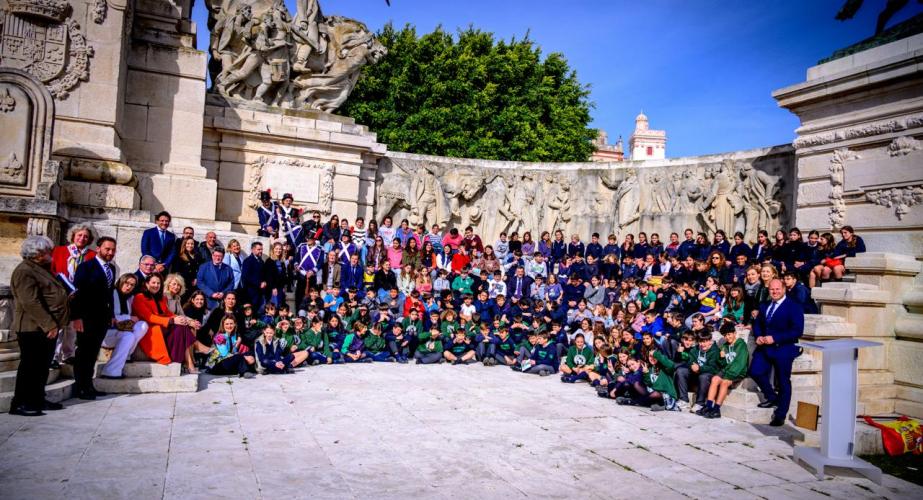 Autoridades e invitados tras la ceremonia 