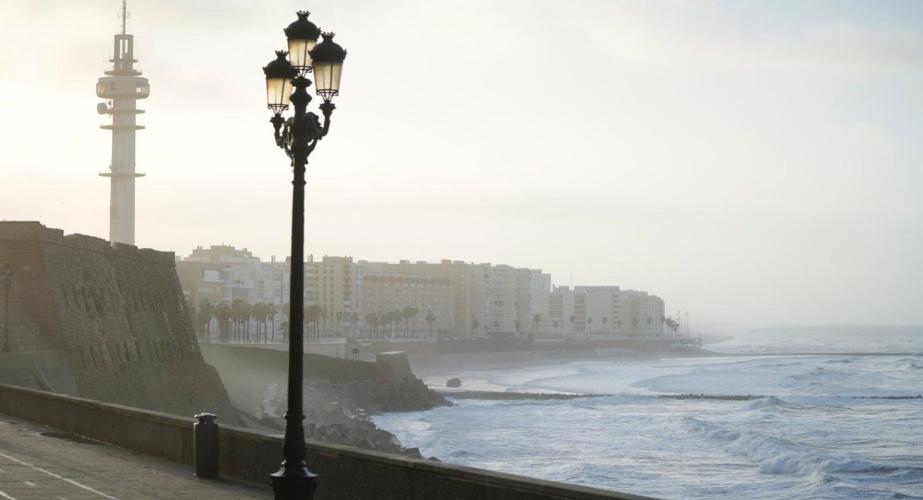 Imagen de archivo del paseo del Campo del Sur en la capital gaditana