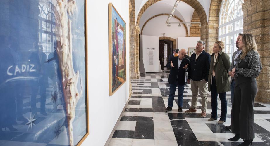Autoridades en la visita durante la jornada de inauguración