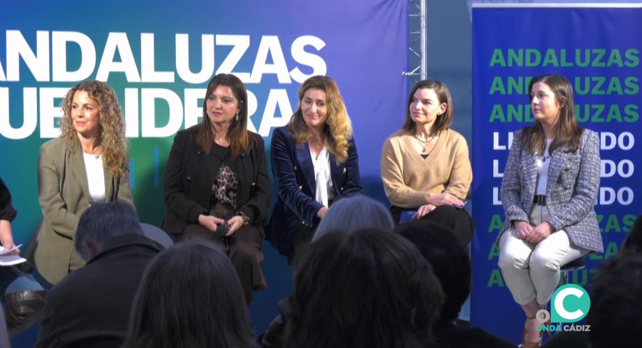 Las protagonistas invitadas durante el acto 