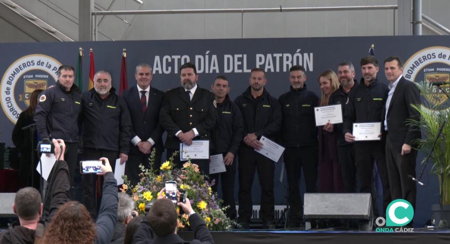 Distinguidos durante el acto institucional celebrado este viernes