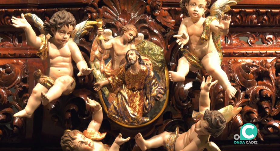 Entre otras piezas se pueden admirar frontal del paso del Perdón con la restauración de la carpintería