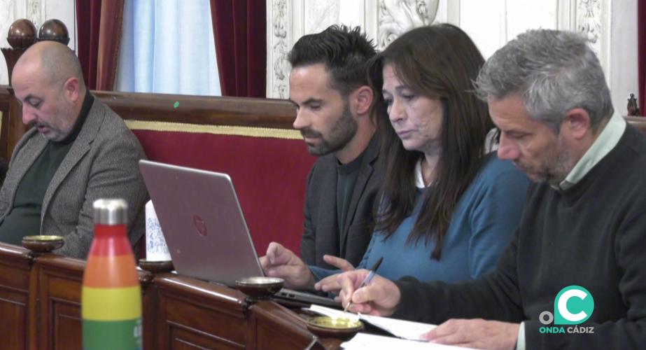 Concejales de Adelante izquierda Gaditana durante un Pleno en una imagen de archivo