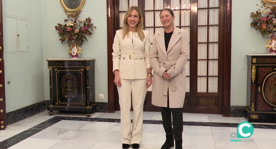 La artista con la presidenta en un momento del acto celebrado el pasado jueves