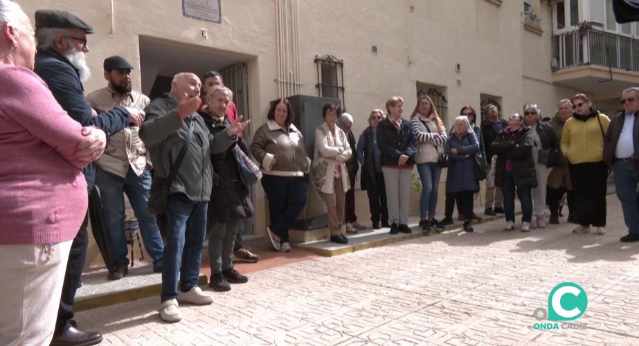 Vecinos afectados en una de las asambleas celebradas en el barrio