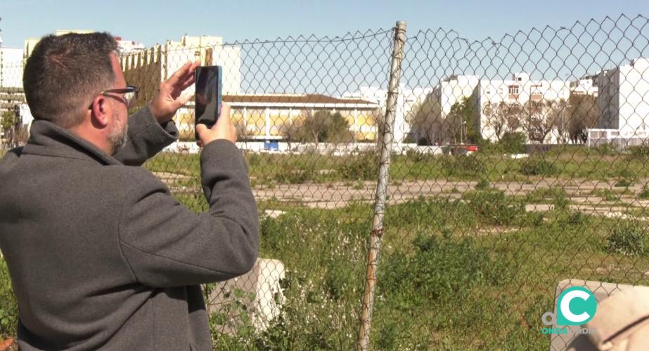 JosÉ Ignacio García durante la visita a los terrenos donde se levantará el nuevo equipamiento