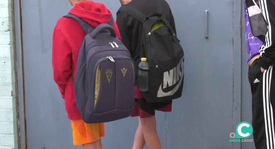 Escolares camino a su centro antes de la jornada lectiva en una imagen de archivo