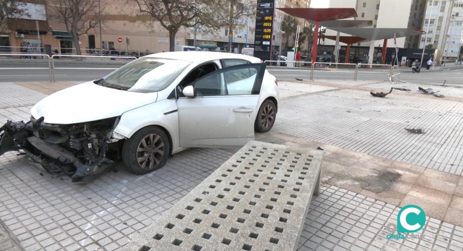 Imagen del vehículo accidentado junto a la estación de Segunda Aguada. 