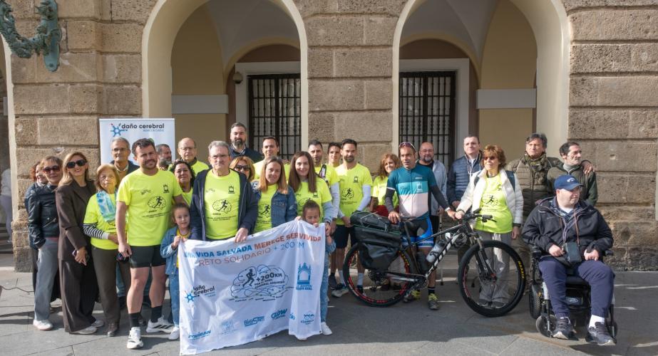 El atleta Rubén Puerto antes de iniciar el Reto Solidario 'Adacca corre por el Daño Cerebral Adquirido'.