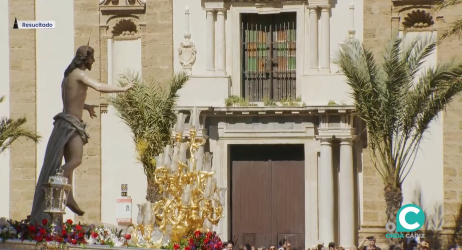 Imagen de Jesús Resucitado a su salida de Catedral. 