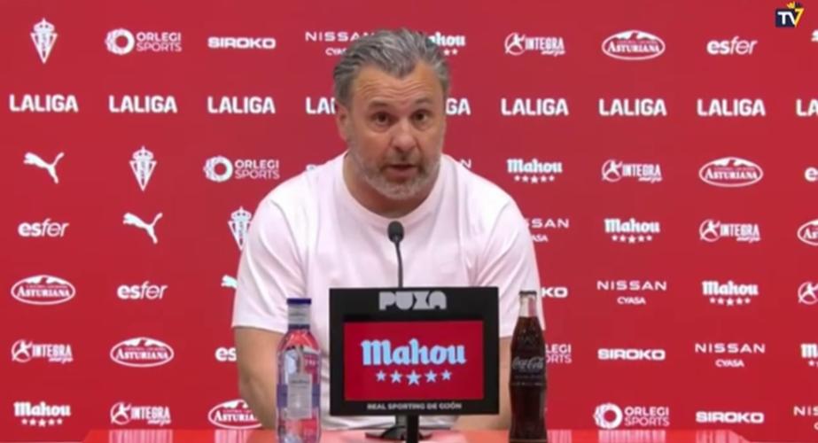 El técnico cadista, Sergio González, en una atención a los medios de comunicación. 