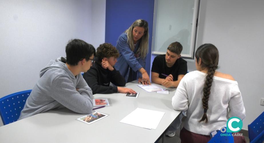 Alumnado participando en las jornadas de sensibilización en la prevención de la violencia sexual. 