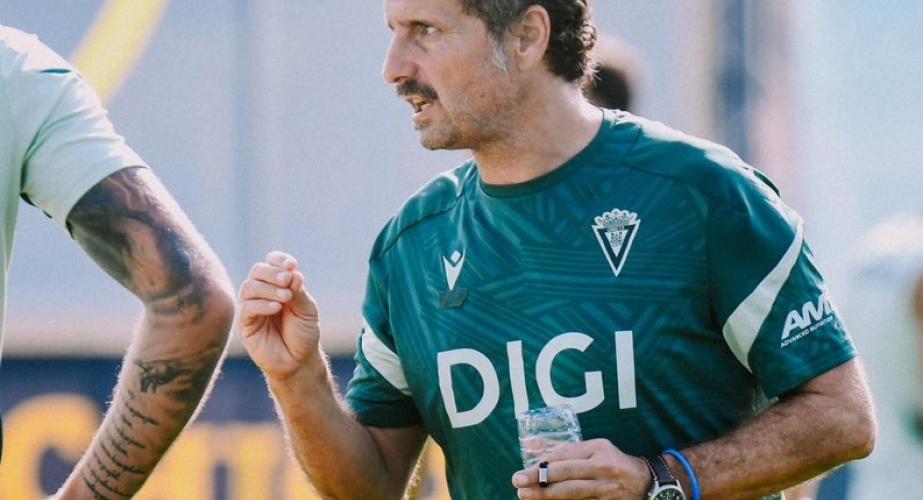 El técnico cadista en su primera sesión de trabajo de este miércoles en El Rosal