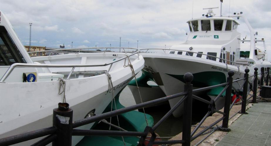 La conexiñon marítima con el Puerto de Santa María continúa activa 