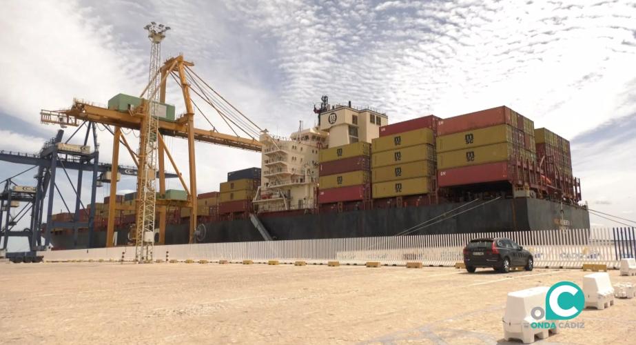 Tráfico de mercancías en el Puerto de la Bahía de Cádiz.
