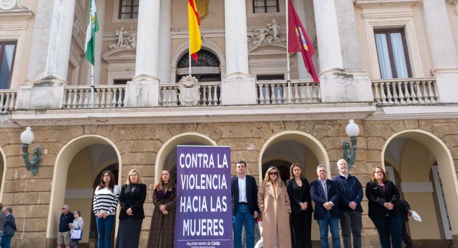La convocatoria se ha efectuado este lunes en la plaza de San Juan de Dios
