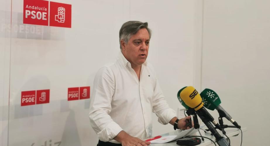 Óscar Torres  acusa a Bruno García de fomentar que solo se construyan pisos para millonarios en Cádiz.