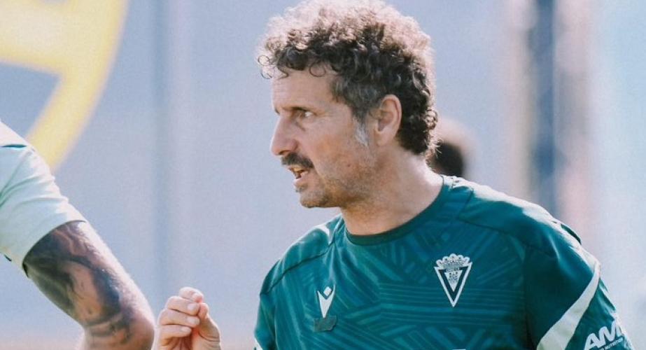 El técnico cadista en su primera sesión de trabajo de este miércoles en El Rosal