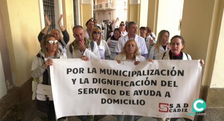 Imagen de archivo de una de las protestas de los trabajadores en el Ayuntamiento de Cádiz