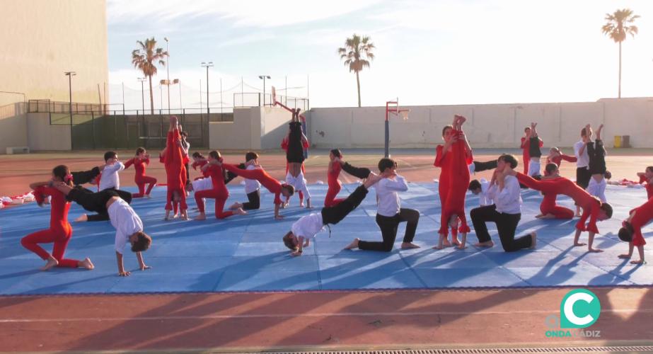 La presentación este viernes contó con distintas exhibiciones y coreografías