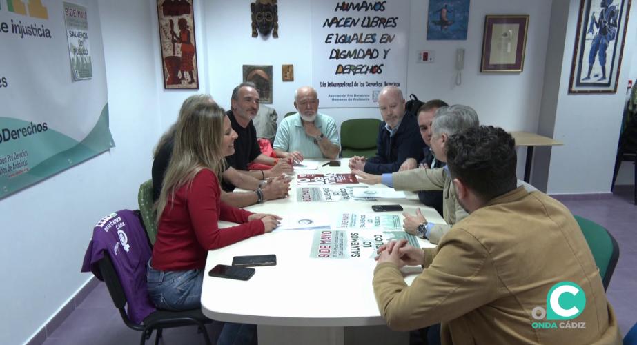 Imagen de la mesa en la que se expusieron distintos argumentos y propuestas de cara a un futura movilización