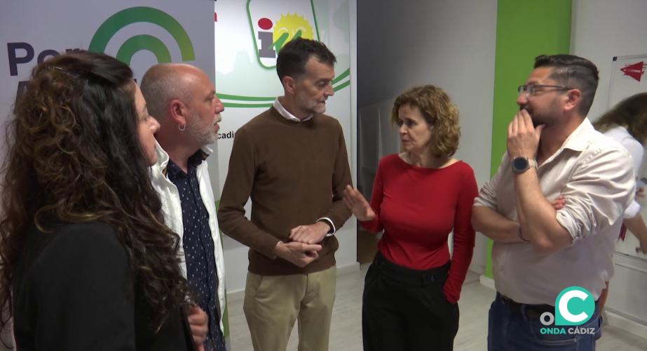 Maillo con una representación de la Coordinadora de Trabajadores del Metal este miércoles en la capital gaditana.