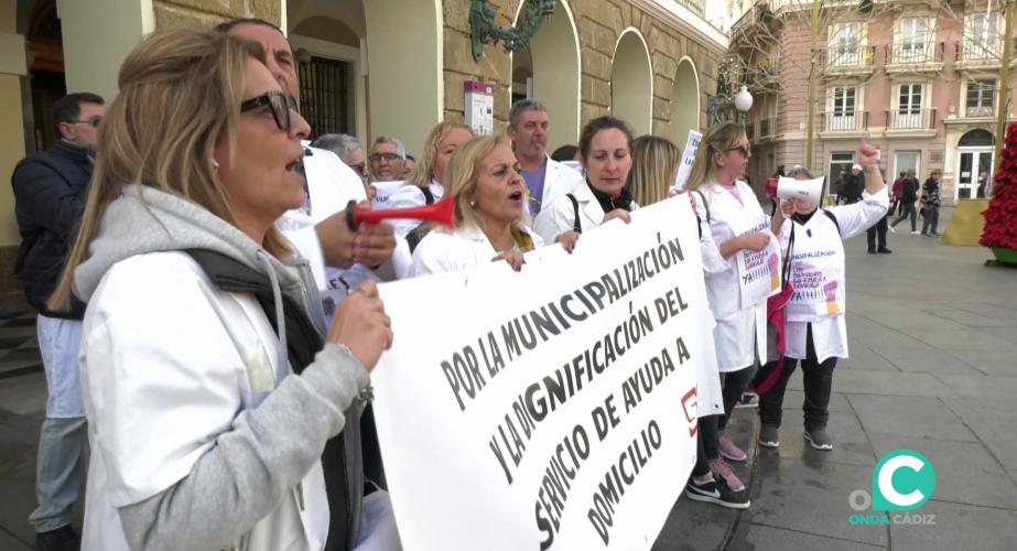 Protesta de trabajadores de Ayuda Domicilio en Cádiz en una imagen de archivo