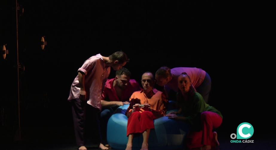 El montaje del espectáculo forma parte del Circuito Danza a Escena