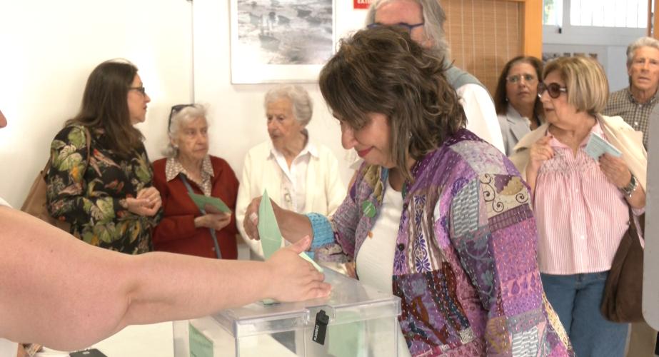Natalia Álvarez ha ejercido su derecho al voto este domingo en la AVV. La Laguna